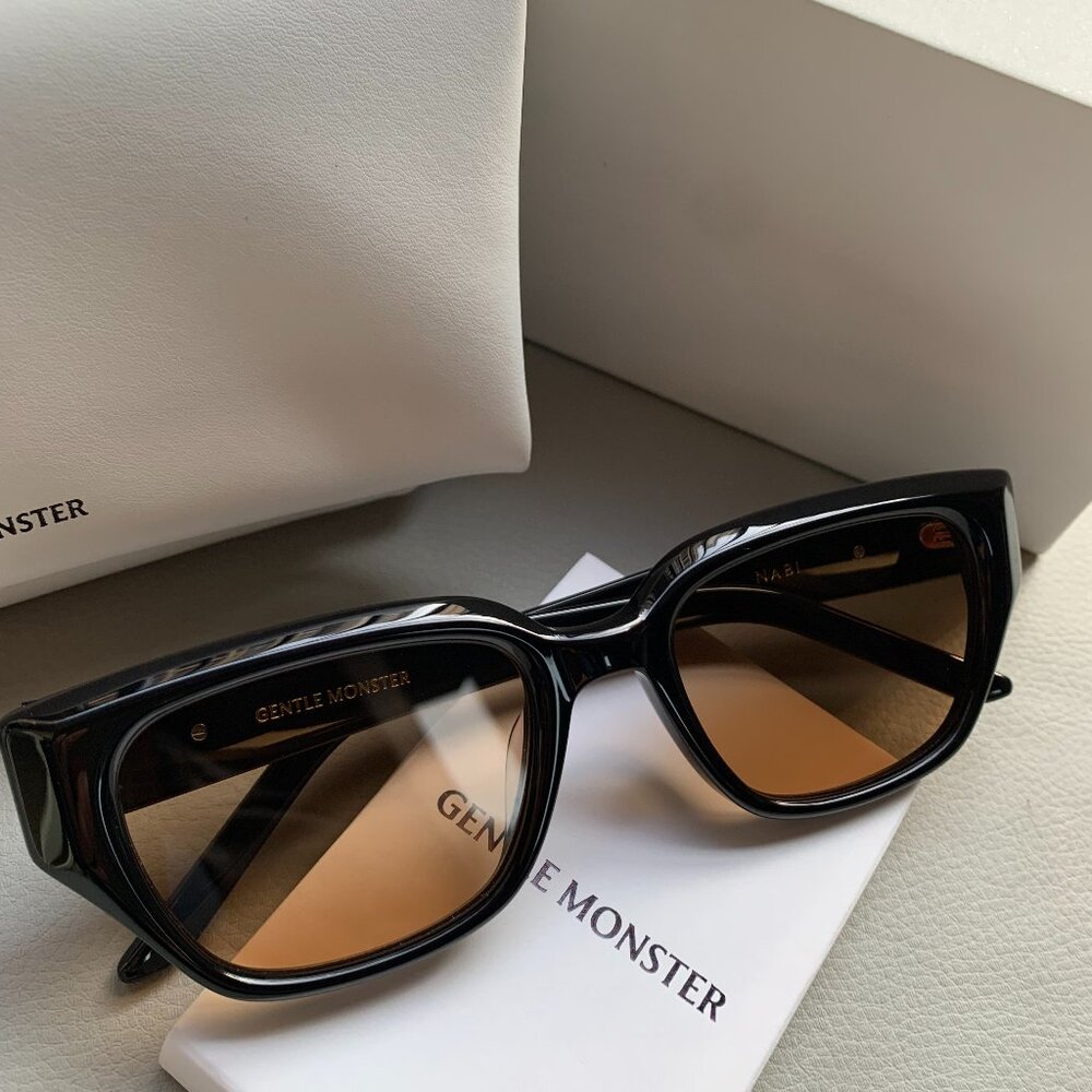 Gentle Monster Nabi Sunglasses Black Brown Lens